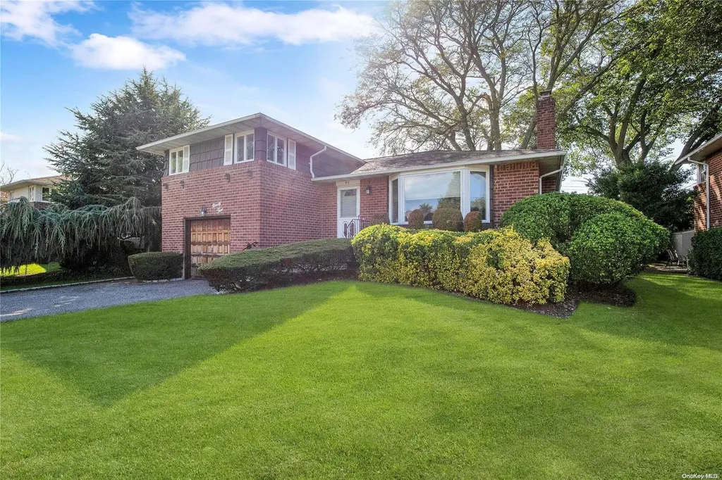 95 Bud Lane Levittown NY 11756