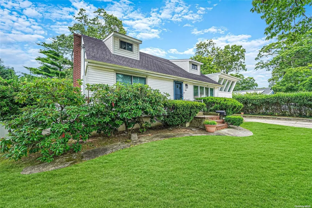 233 S 15th Street Lindenhurst NY 11757