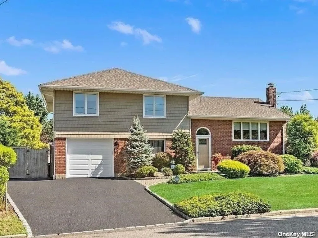 6 Patricia Drive Commack NY 11725