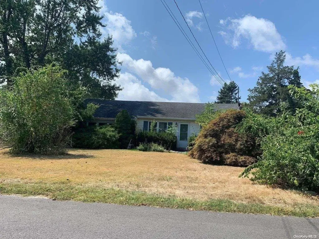 1456 Lombardy Boulevard Bay Shore NY 11706