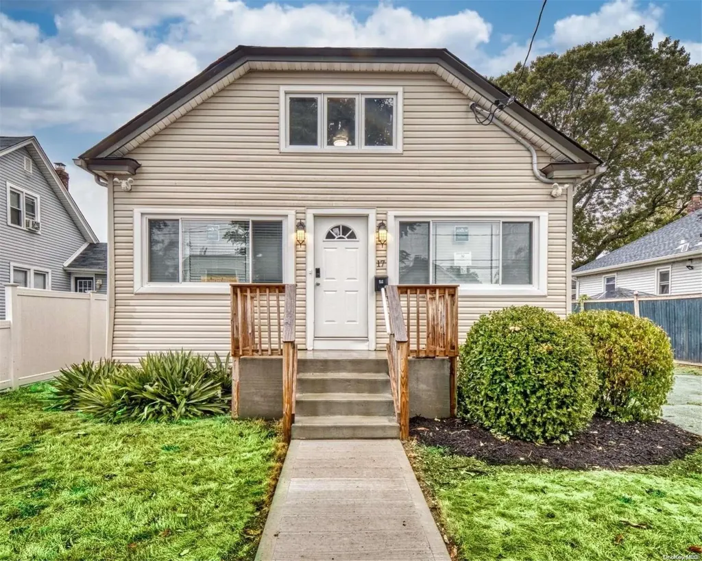 17 John Street Bay Shore NY 11706
