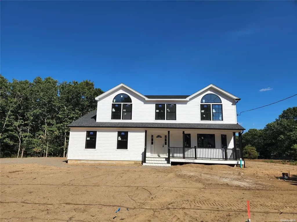 93 Syracuse Avenue Medford NY 11763