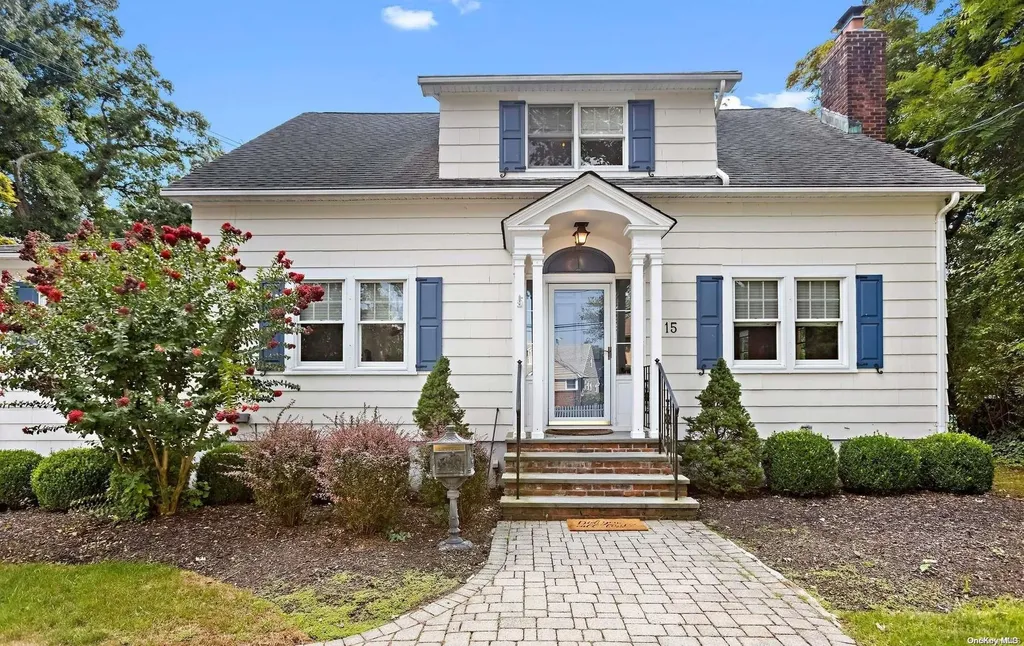 15 Hillcrest Drive Glen Head NY 11545