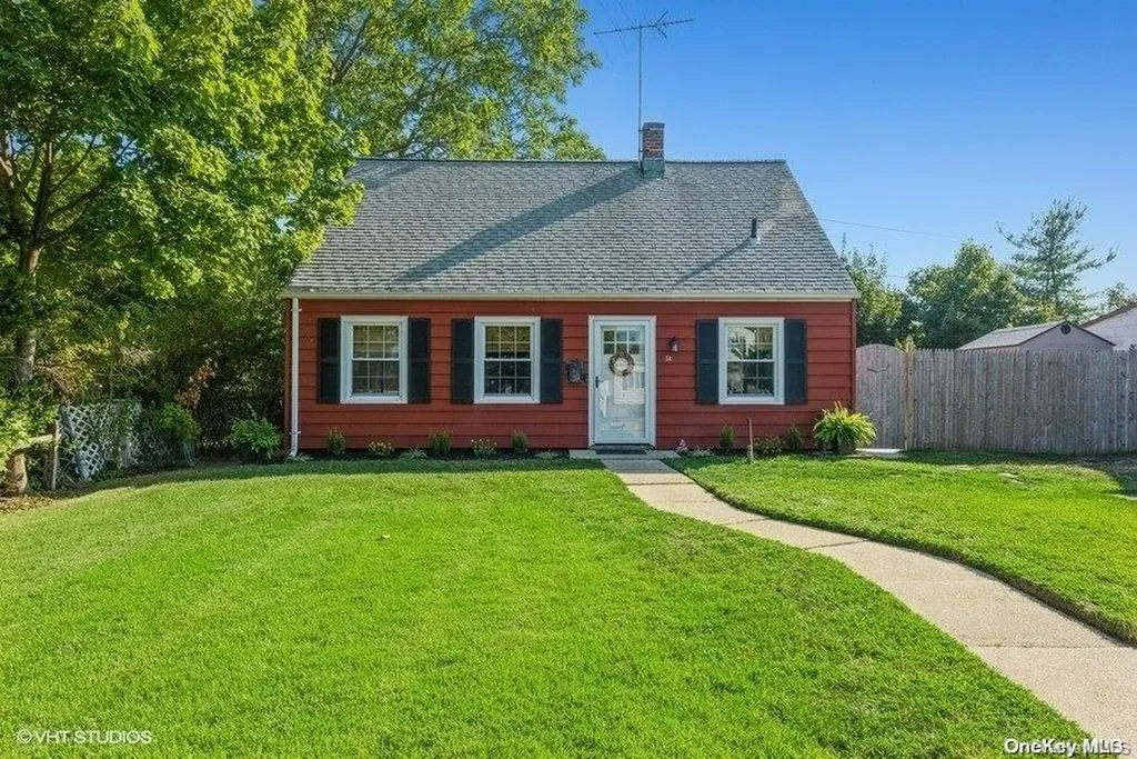 74 Crescent Lane Levittown NY 11756