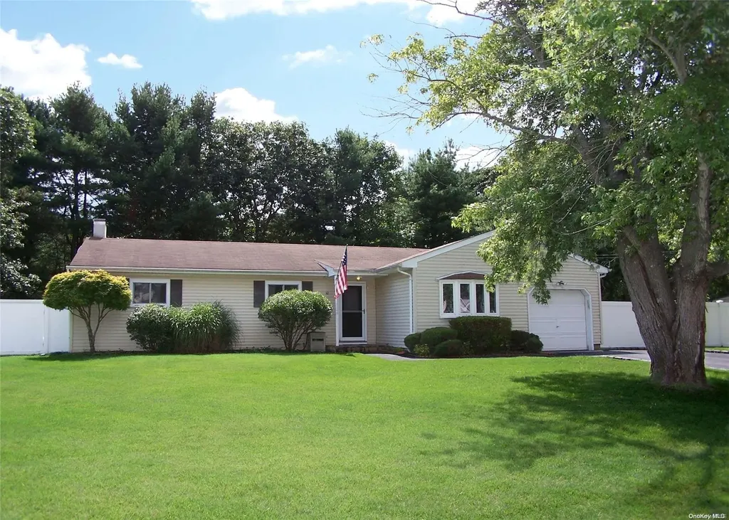 10 Marta Road Centereach NY 11720