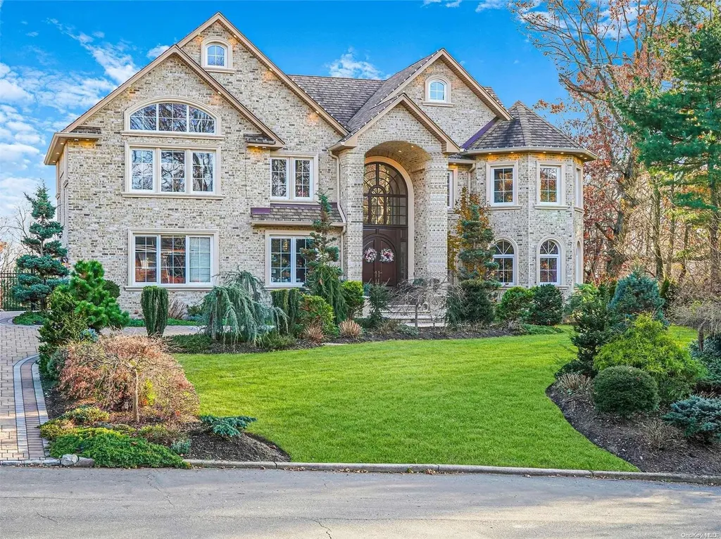 19 Parsons Drive Dix Hills NY 11746