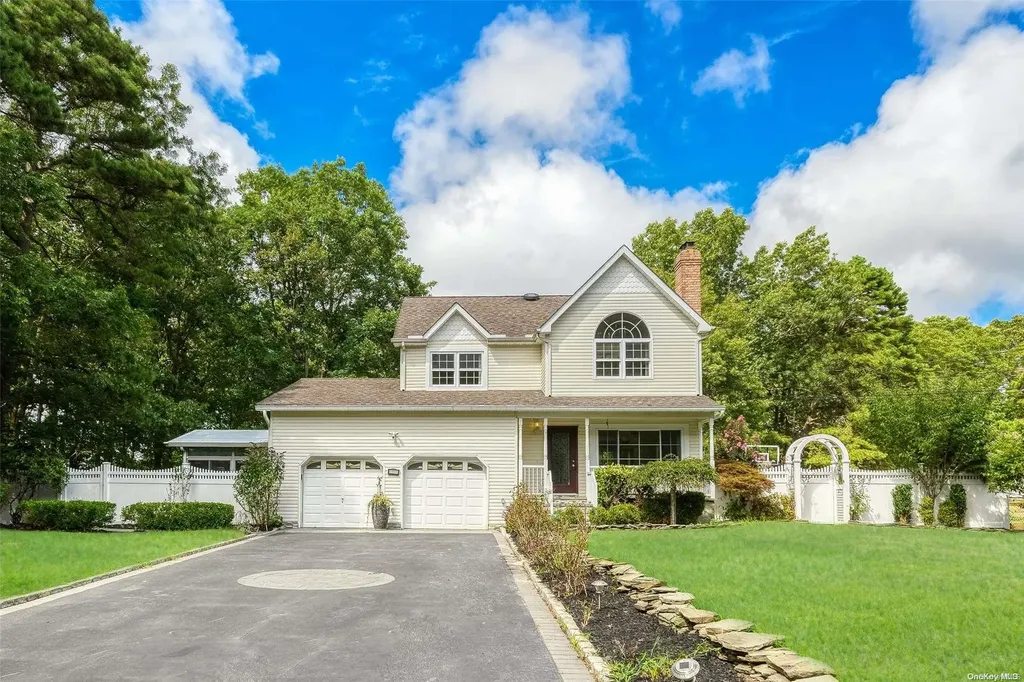 85 Mowbray Street Patchogue NY 11772