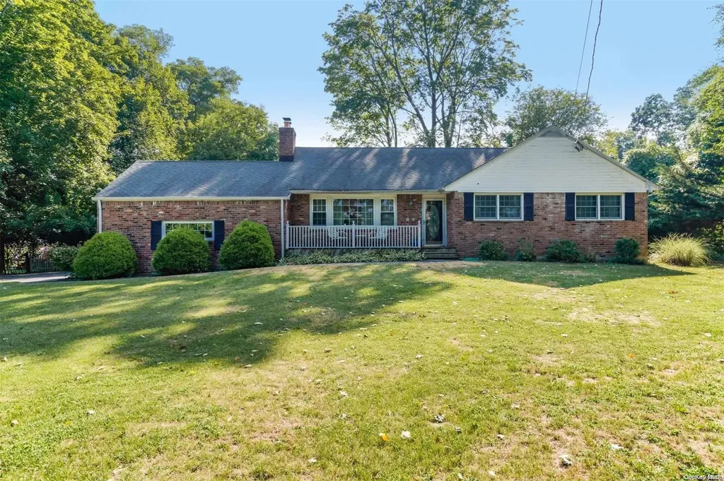 31 Quaker Path Setauket NY 11733