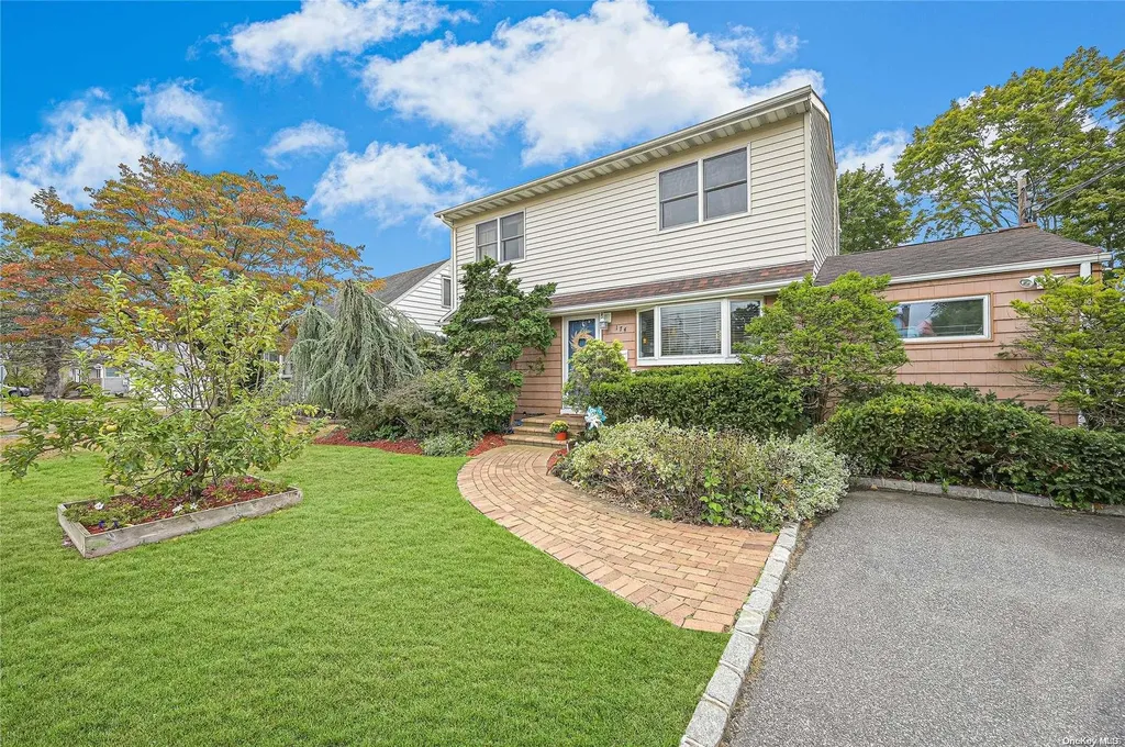 174 Walker Street West Babylon NY 11704