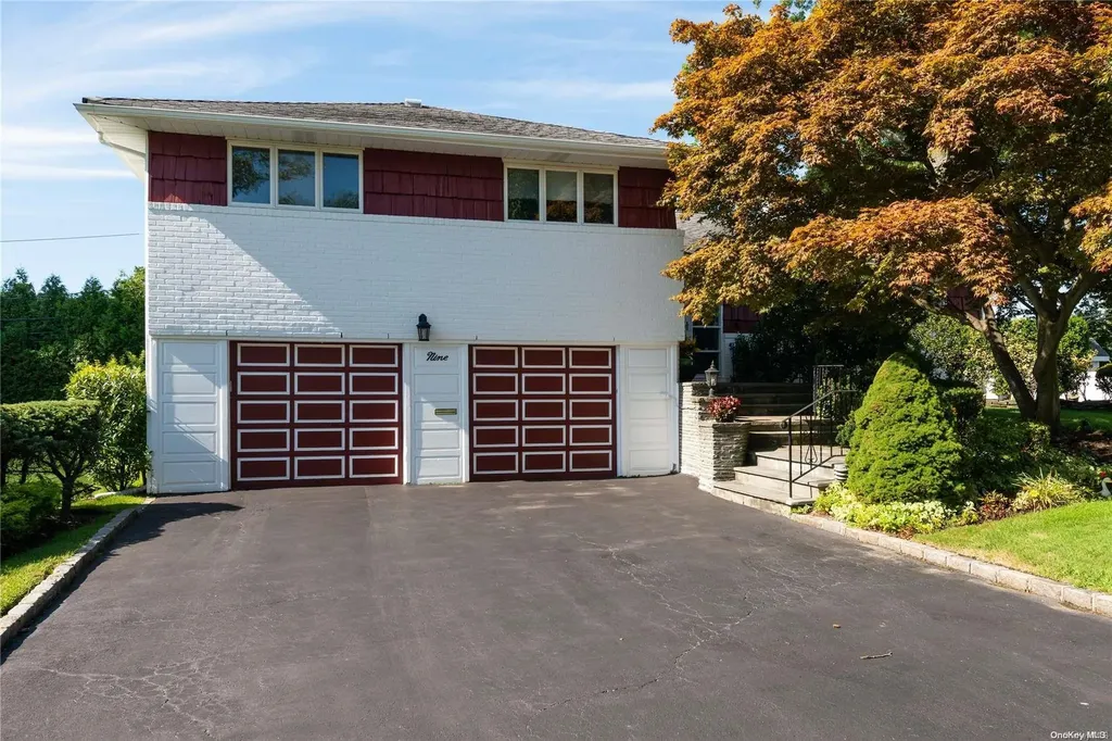 9 Peppermill Road Roslyn NY 11576