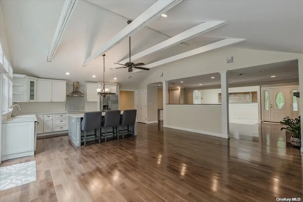 19 Greenhaven Way Centerport NY 11721