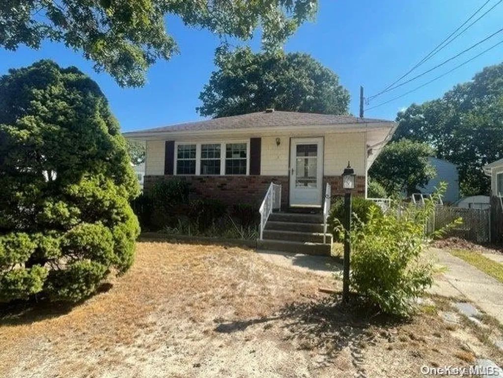 3 Beechwood Drive Shirley NY 11967