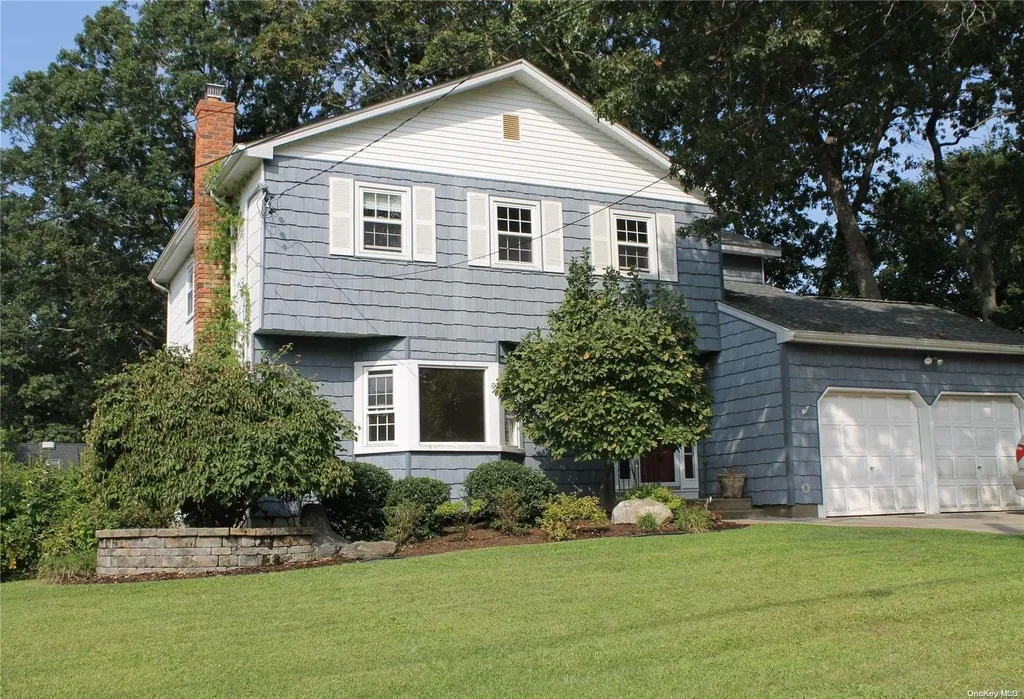 16 Jamar Lane Ronkonkoma NY 11779