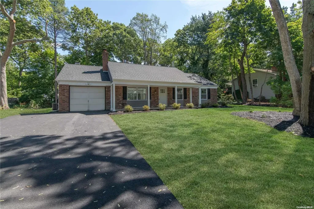 19 Windover Lane Coram NY 11727