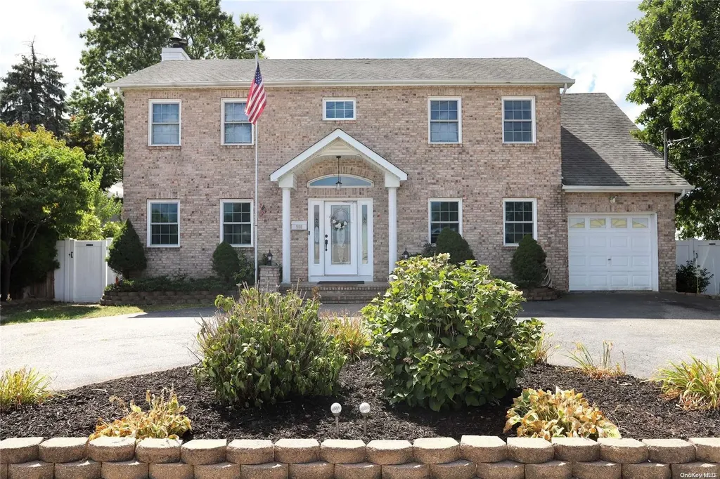 906 Sunrise Highway West Babylon NY 11704