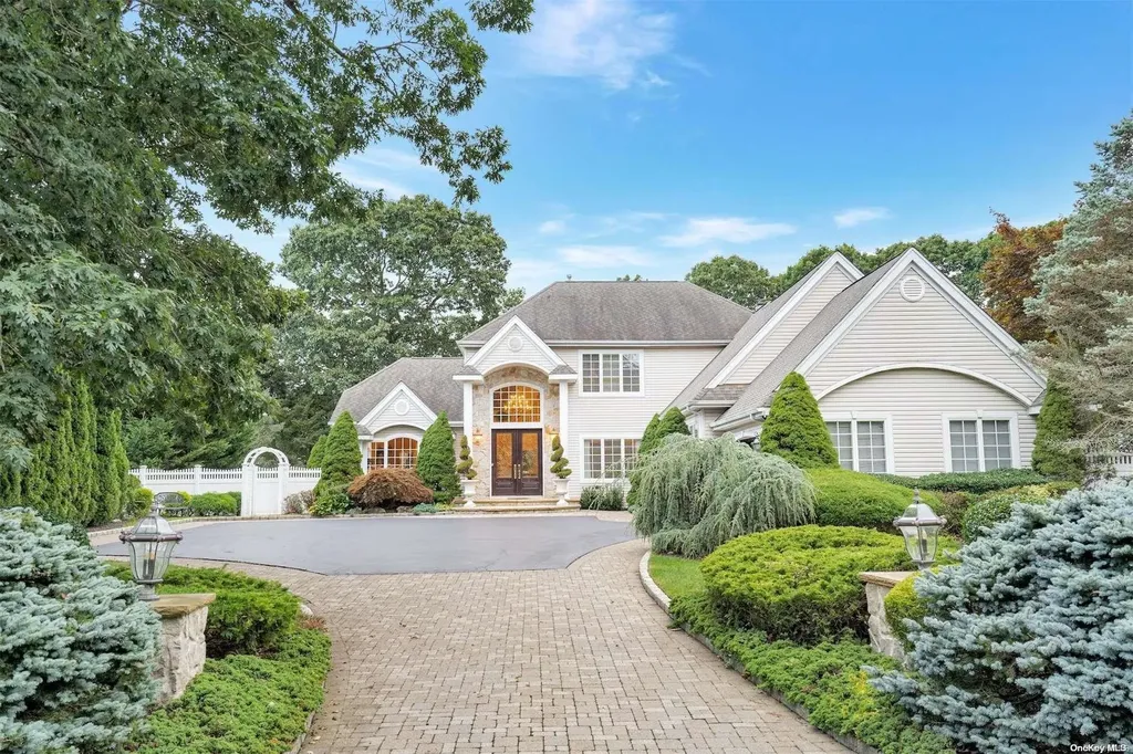 7 Weeping Cherry Lane Commack NY 11725