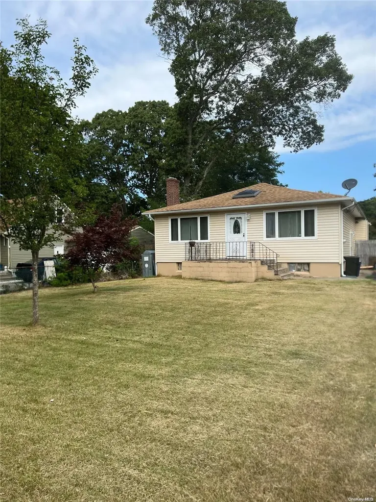 27 Ann Road Mastic Beach NY 11951