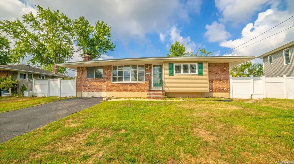 17 Fruitwood Lane Commack NY 11725