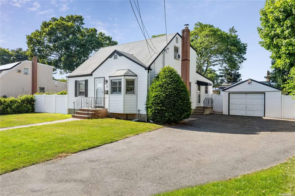 37 Alice Road West Islip NY 11795