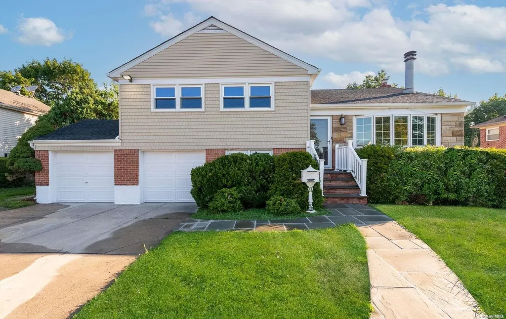 9 Ava Drive Syosset NY 11791