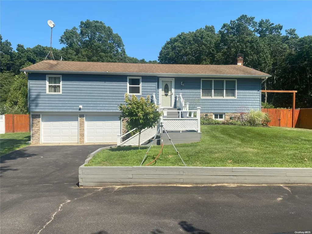 185 Wood Road Centereach NY 11720