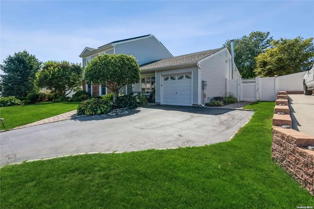 46 Springmeadow Drive Holbrook NY 11741