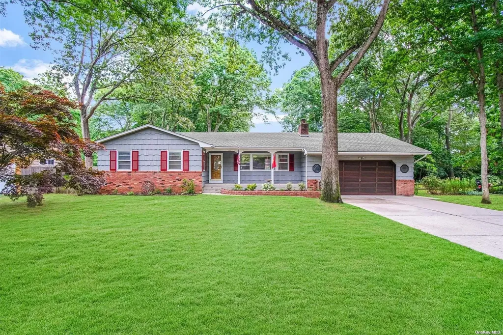 31 Summit Drive Smithtown NY 11787