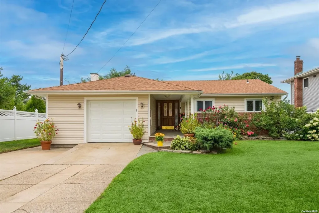 3 Ann Drive N Freeport NY 11520