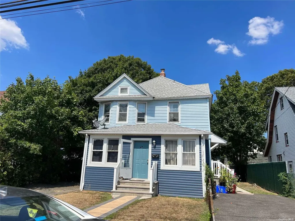 69 E Dean Street Freeport NY 11520