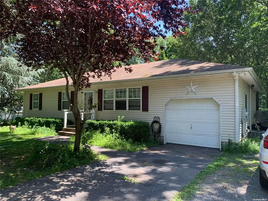 310 Rabbit Run Riverhead NY 11901