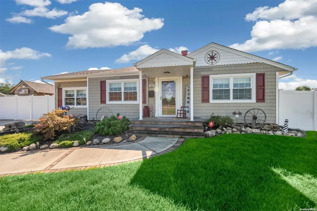 351 Daniel Street Lindenhurst NY 11757