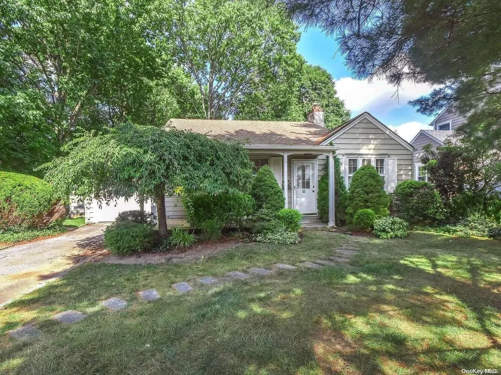 16 Ruth Place Glen Head NY 11545