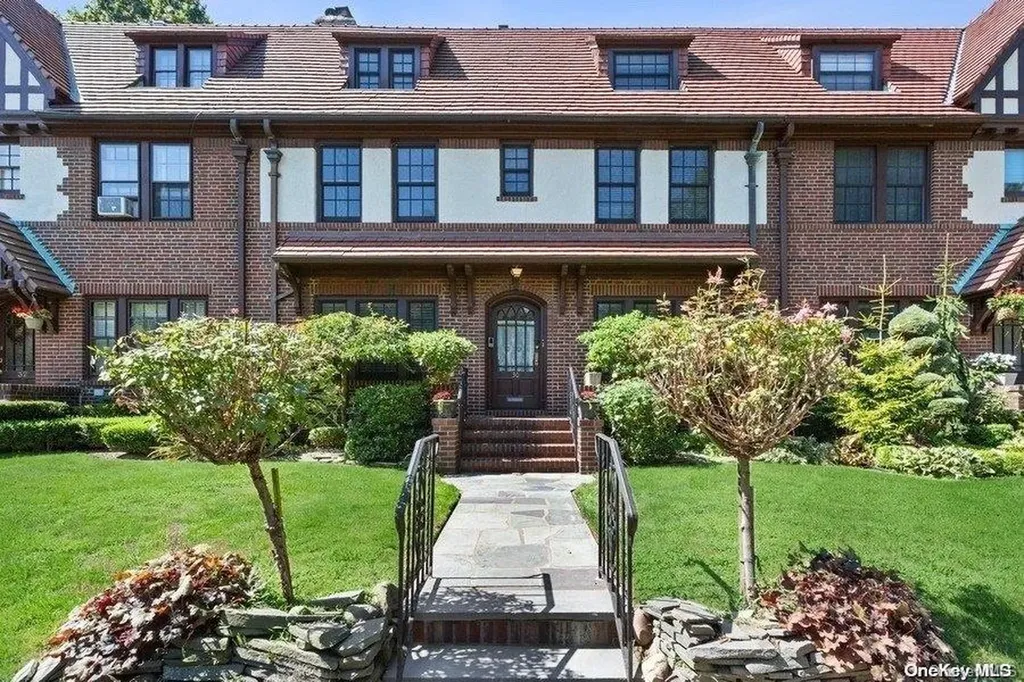 30 Beechknoll Road Forest Hills NY 11375