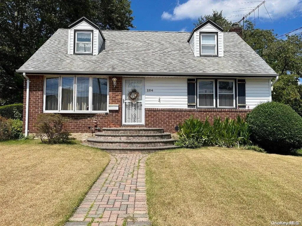 264 Raff Avenue Mineola NY 11501