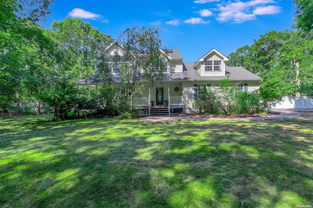 534 Weeks Avenue Manorville NY 11949