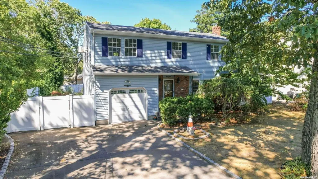 19 Breston Drive W Shirley NY 11967