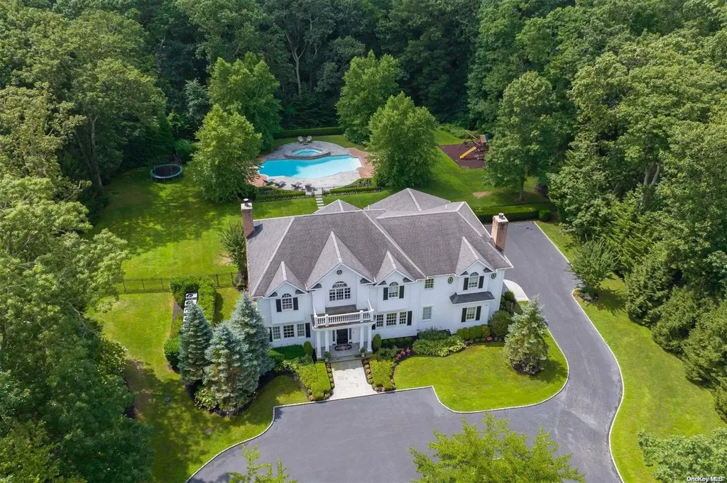 24 Wilton Road Cold Spring Harbor NY 11724