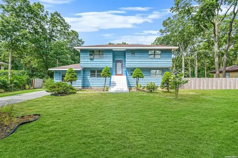16 Locust Avenue N Medford NY 11763