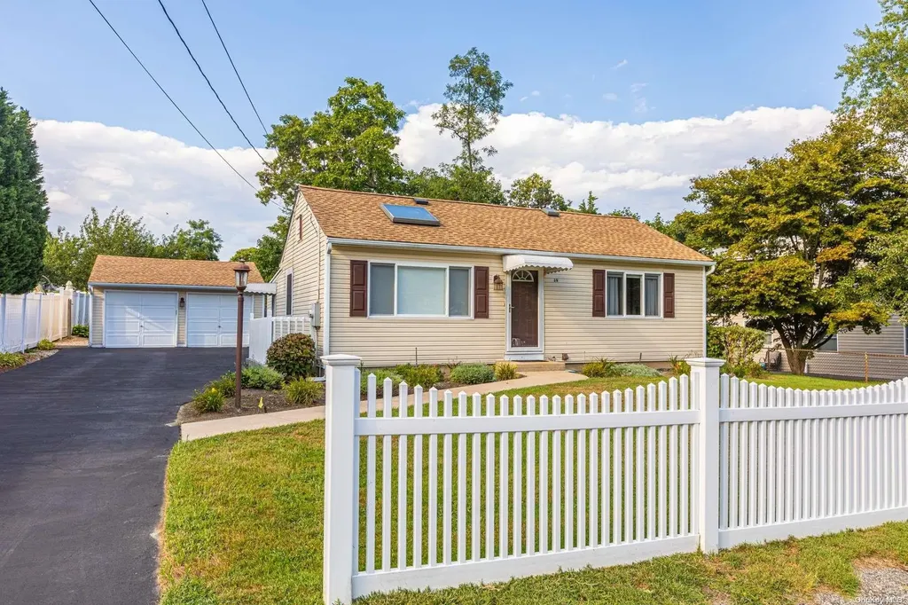 19 Shorehaven Boulevard Ronkonkoma NY 11779
