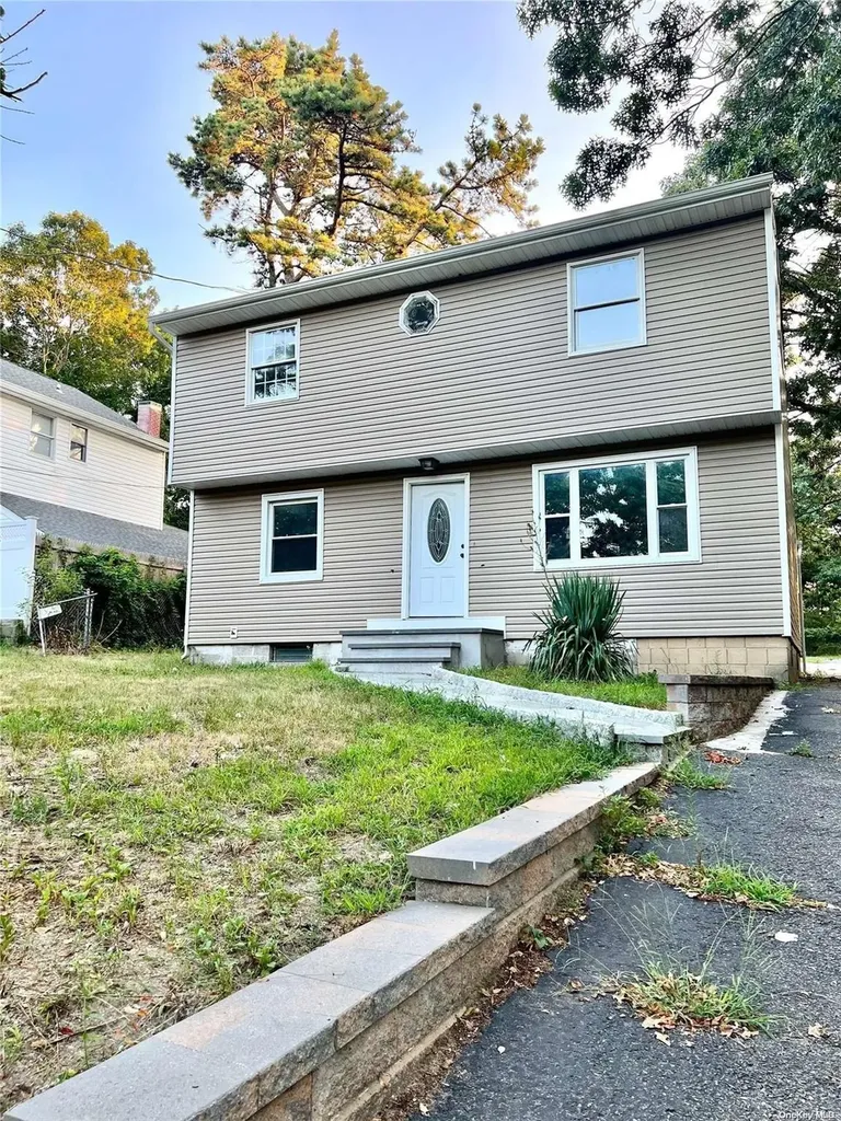 222 Madison Street Mastic NY 11950