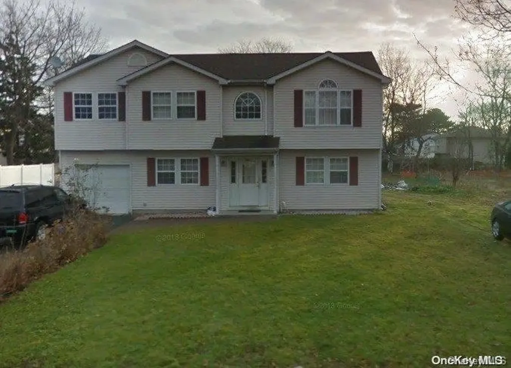 1599 Stein Drive Bay Shore NY 11706