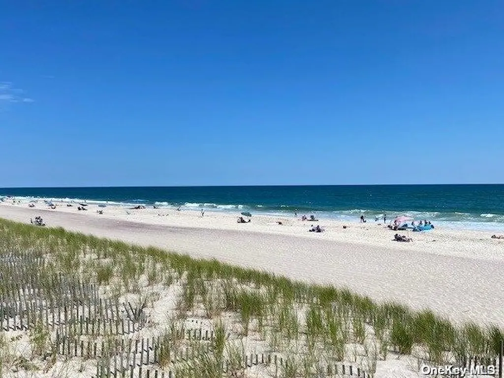 21 Lewis Walk Cherry Grove NY 11782