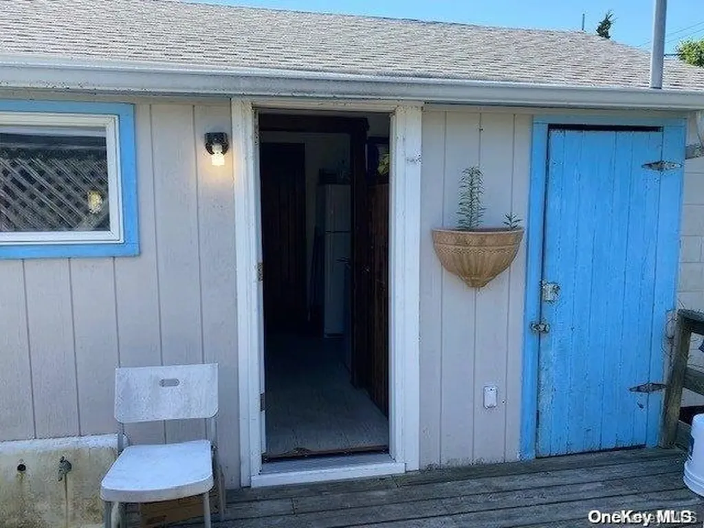 21 Lewis Walk Cherry Grove NY 11782