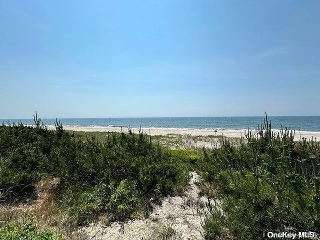 21 Lewis Walk Cherry Grove NY 11782