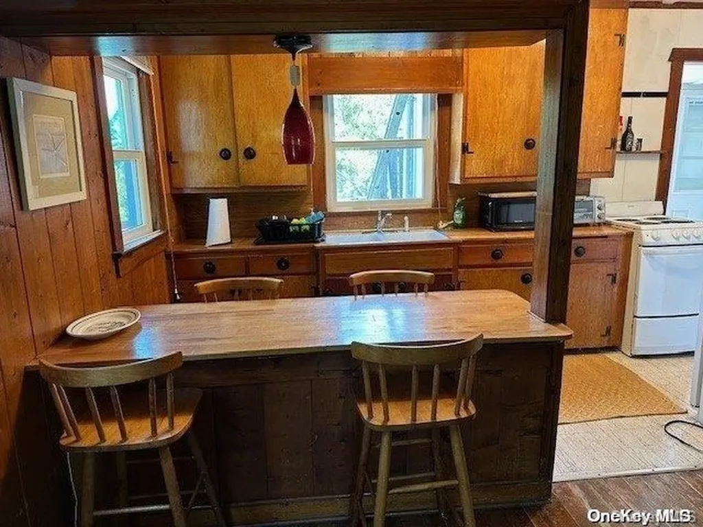 21 Lewis Walk Cherry Grove NY 11782