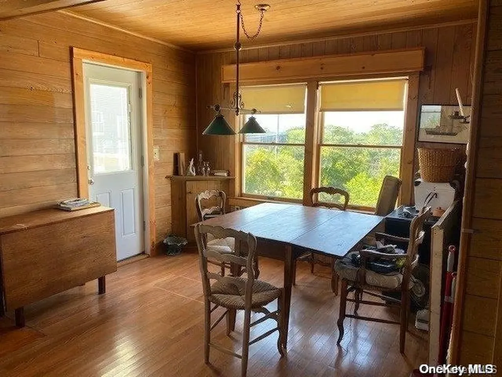 21 Lewis Walk Cherry Grove NY 11782