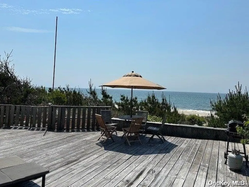 21 Lewis Walk Cherry Grove NY 11782