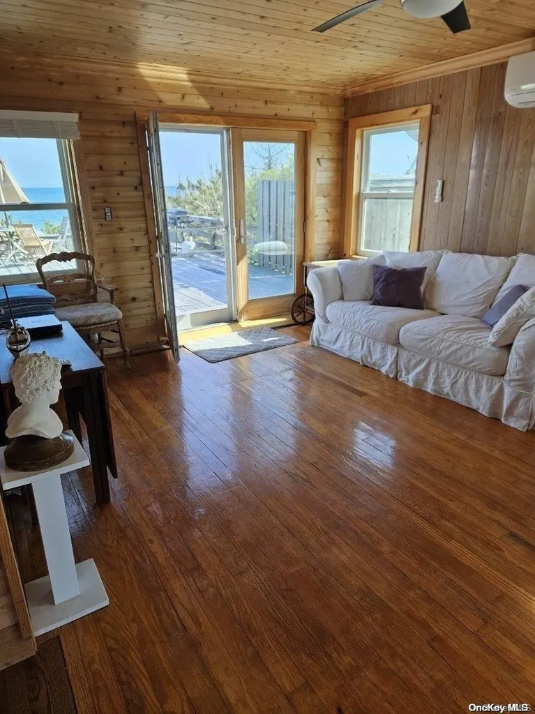 21 Lewis Walk Cherry Grove NY 11782
