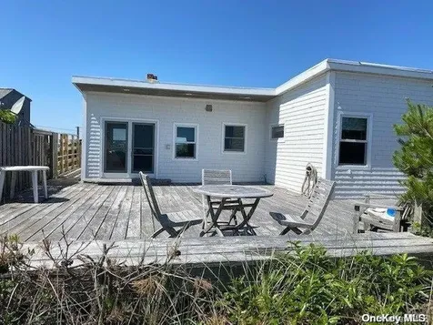 21 Lewis Walk Cherry Grove NY 11782