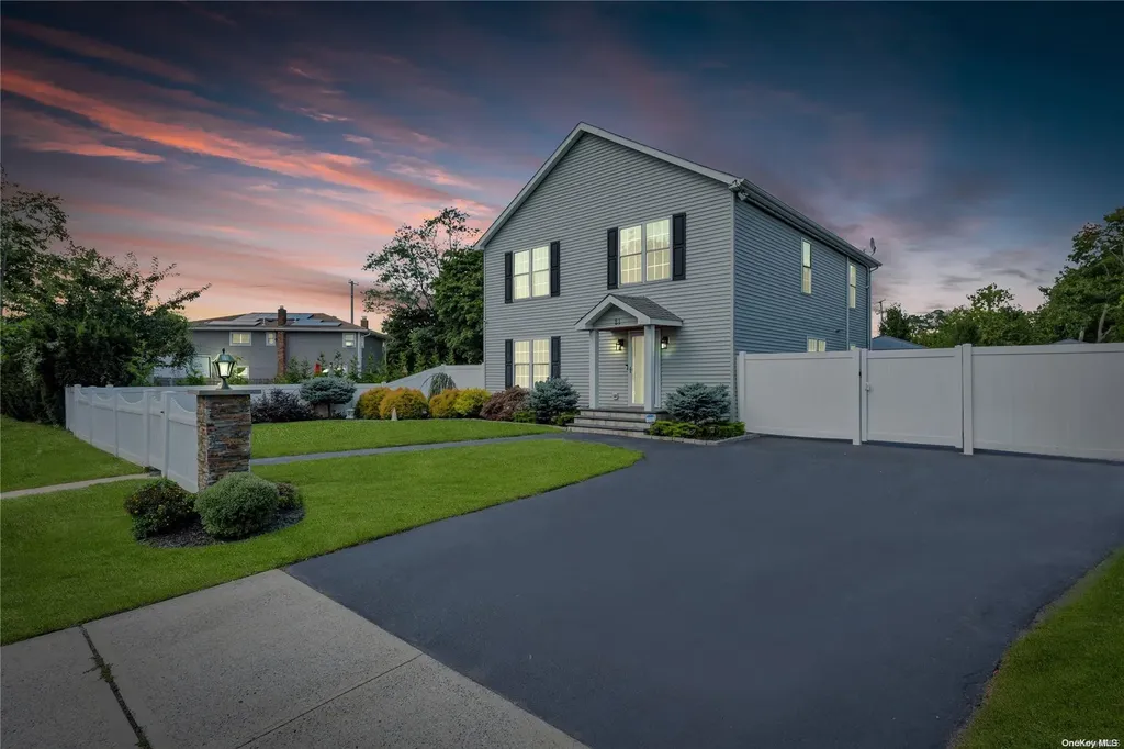 21 Hamlin Avenue West Babylon NY 11704